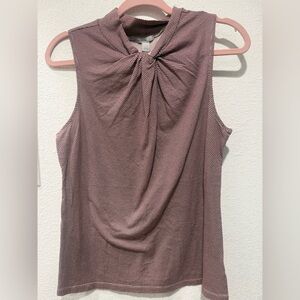 🌈 Old Navy Sleeveless Blouse